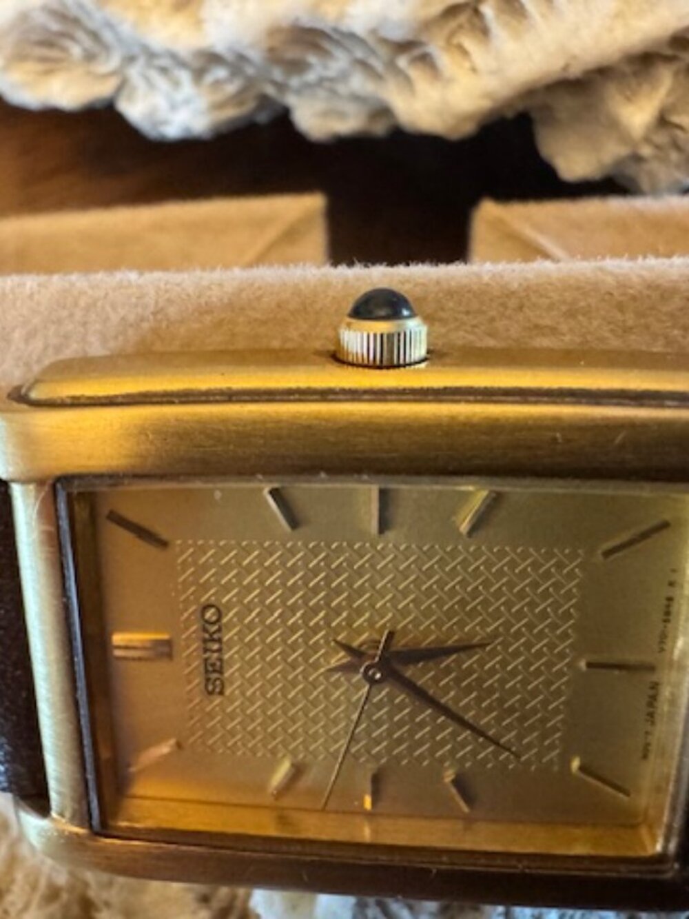 VINTAGE - Men's Seiko Quartz Tank Watch - 26mm - Model: V701 5E49 - Picture 4 of 10